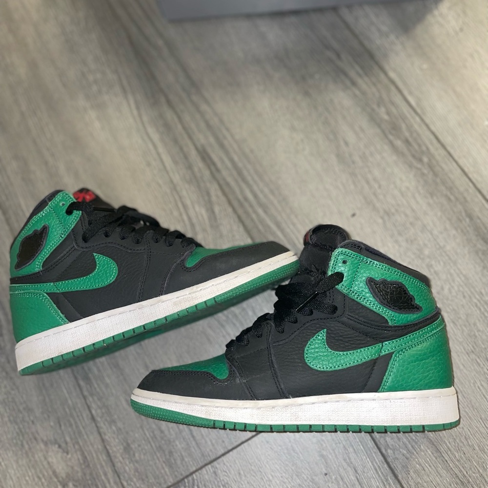 Air Jordan 1 pine green